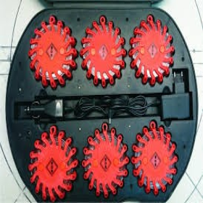 MALETA BALIZA DE LED RECARGABLE 6 UD MALETA BALIZA DE LED RECARGABLE 6 UD
